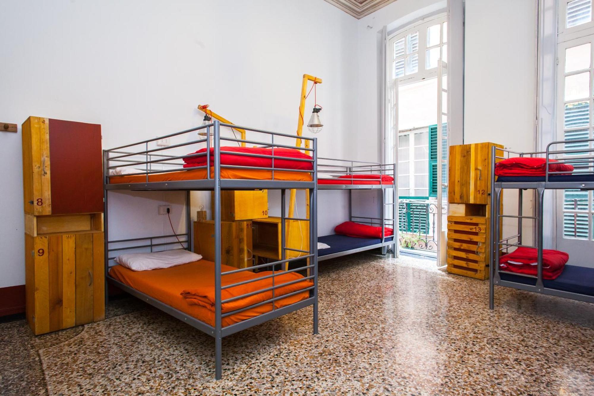 Single Bed Mixed Dormitory Room
